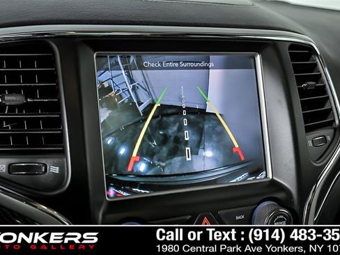 Used 2016 Jeep Grand Cherokee SRT image 22