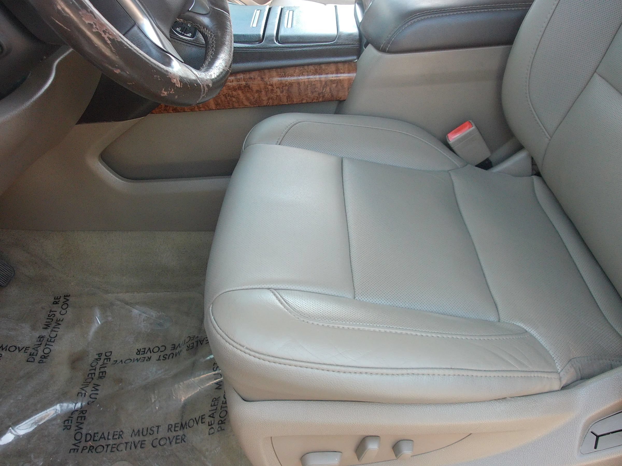 Used 2015 Chevrolet Suburban LTZ RWD image 13