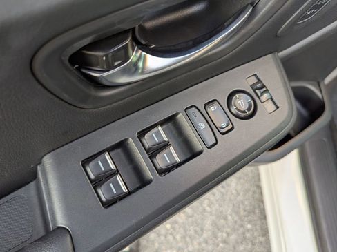 Used 2025 Honda Pilot Touring image 17