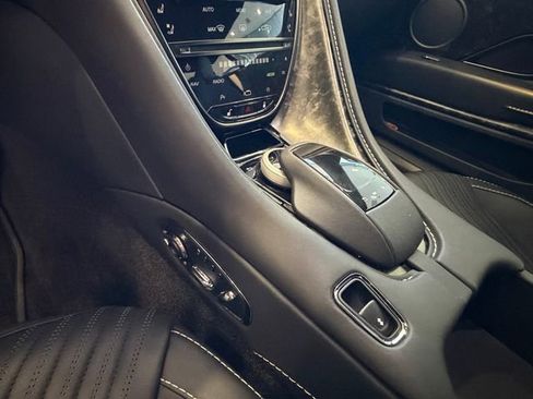 Used 2023 Aston Martin DB11 Coupe image 25