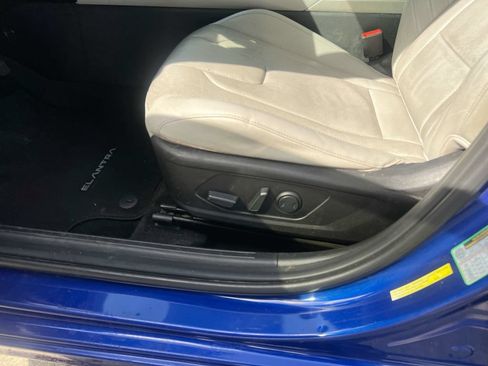 Used 2022 Hyundai Elantra Limited FWD image 13