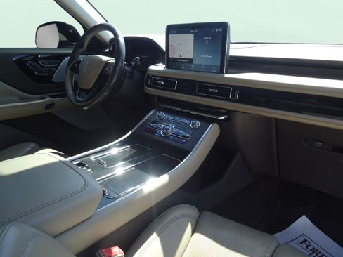 Used 2020 Lincoln Aviator Reserve w/ Equipment Group 202A AWD/4WD image 28