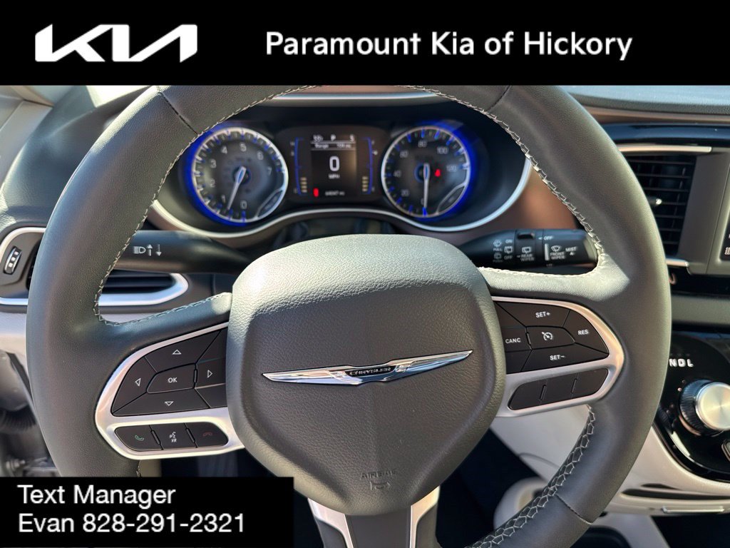 Used 2023 Chrysler Voyager LX FWD image 30