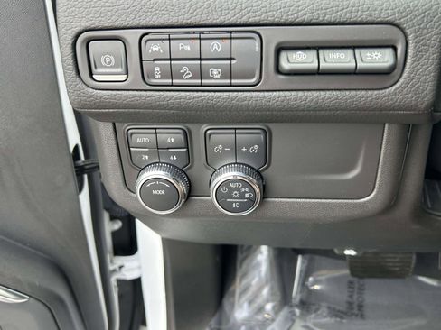 Used 2023 GMC Yukon Denali AWD/4WD image 19
