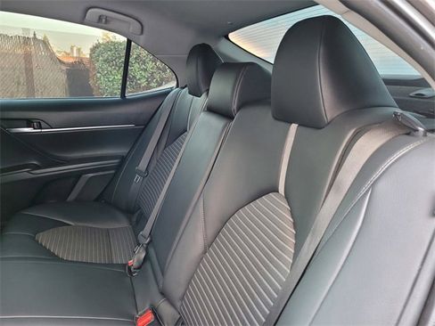 Used 2023 Toyota Camry SE image 14