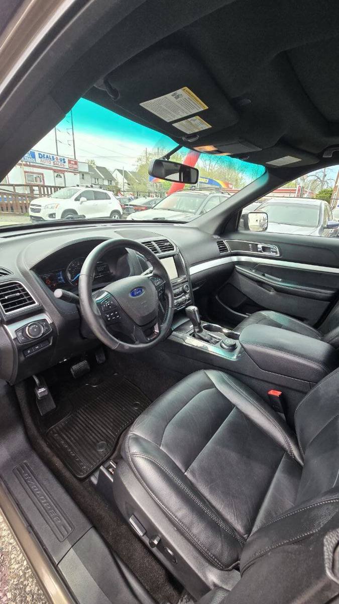 Used 2016 Ford Explorer XLT w/ Equipment Group 202A AWD/4WD image 6