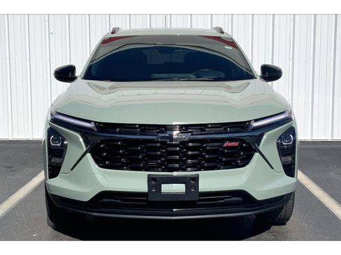 Used 2024 Chevrolet Trax RS w/ Driver Confidence Package image 3