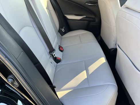 Used 2019 Lexus UX 200 image 17