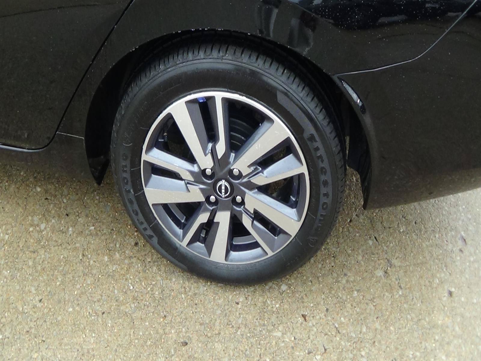 Used 2025 Nissan Versa SV FWD image 9