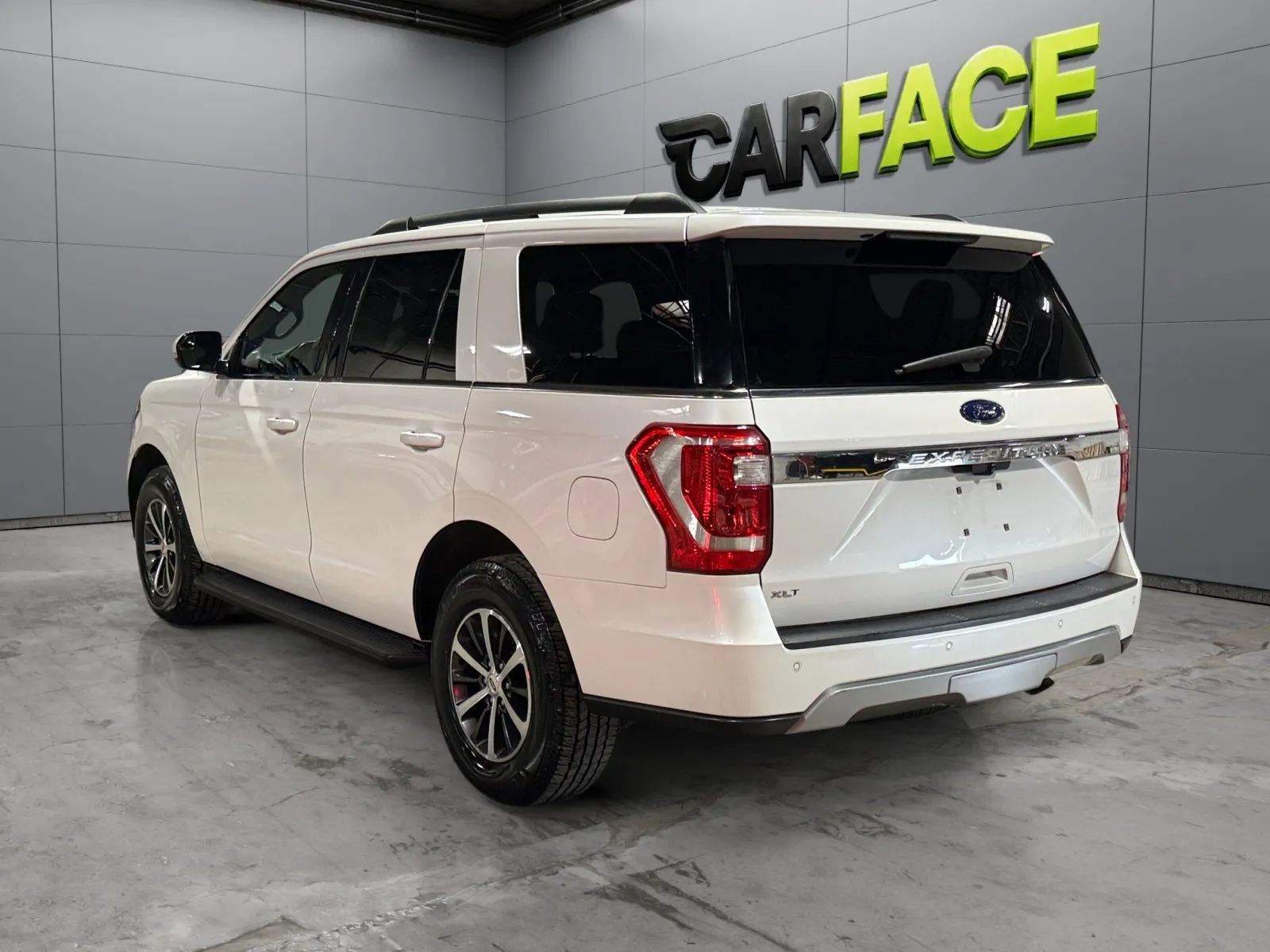 Used 2018 Ford Expedition XLT w/ Equipment Group 201A AWD/4WD image 8