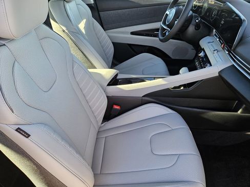 New 2025 Hyundai Elantra Limited FWD image 15