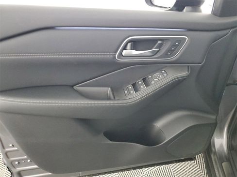 New 2025 Nissan Rogue Platinum w/ Tech Package image 18