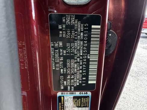 Certified 2023 Kia Telluride EX w/ EX Captain's Chair Package FWD image 35