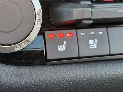 Used 2025 Toyota Tundra Limited image 20