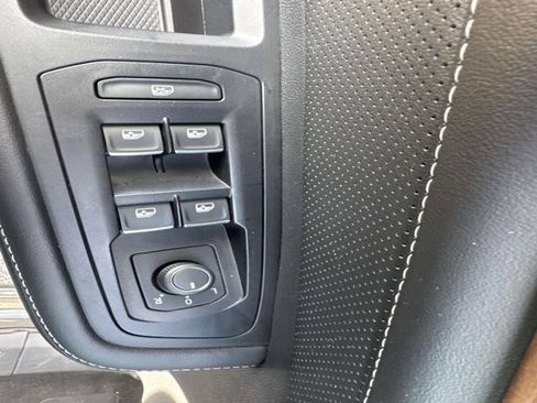 Used 2025 Volkswagen Atlas SE image 8