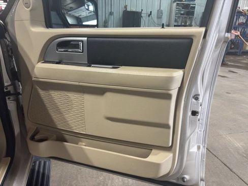 Used 2017 Ford Expedition EL XLT w/ Equipment Group 202A AWD/4WD image 23
