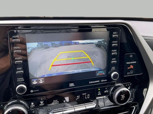 Used 2021 Toyota Highlander Limited FWD image 27