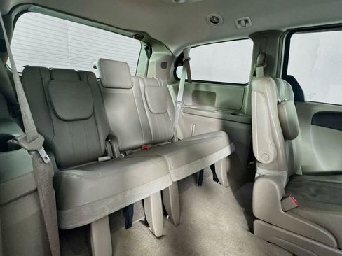 Used 2014 Chrysler Town & Country Touring FWD image 26