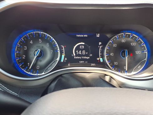 Used 2024 Chrysler Pacifica Limited w/ S Appearance Package image 14