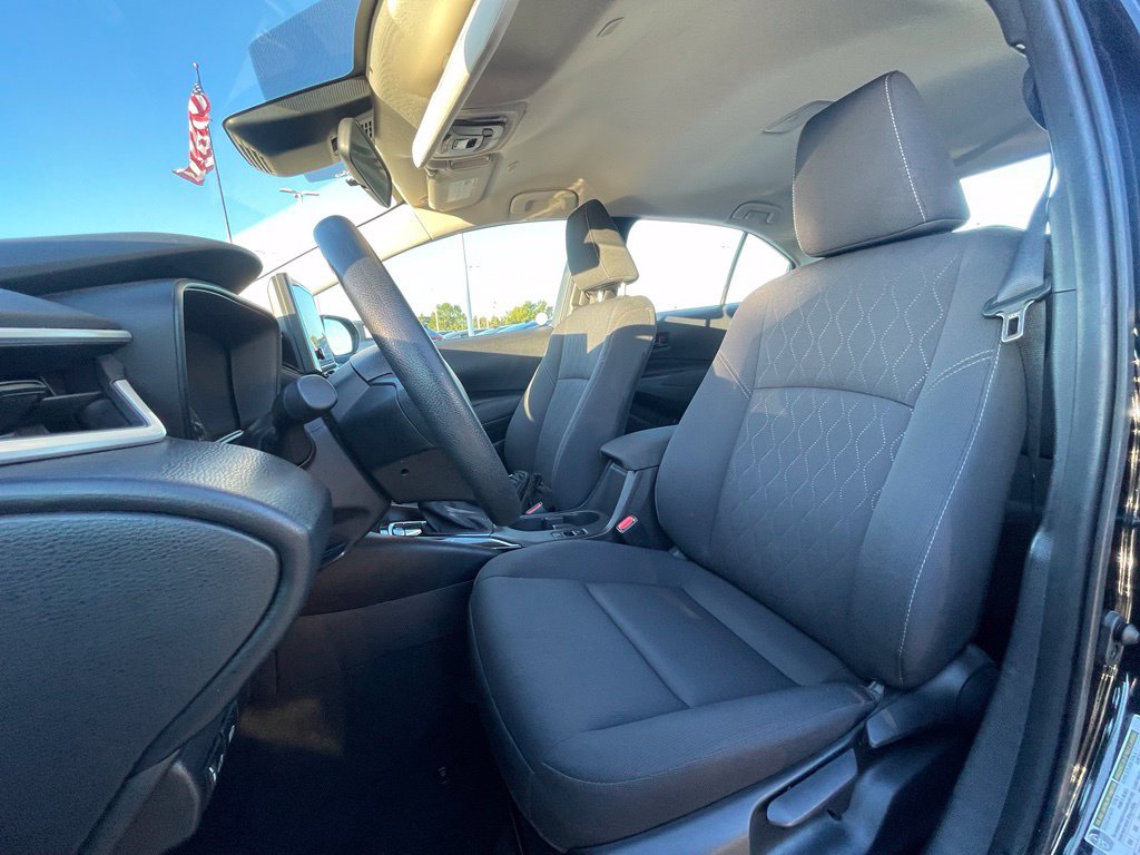 Used 2025 Toyota Corolla LE FWD image 19