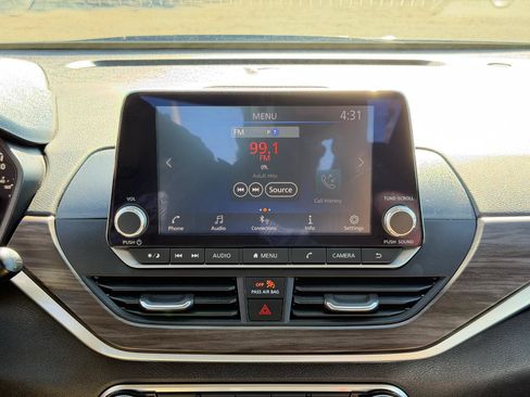 Used 2024 Nissan Altima 2.5 SV FWD image 21