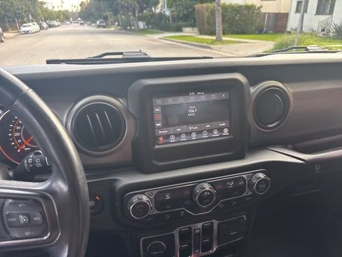 Used 2019 Jeep Wrangler Unlimited Sport S image 11