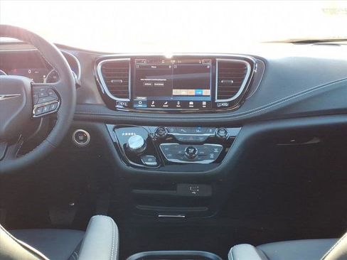 New 2026 Chrysler Pacifica Select w/ S Appearance Package image 7