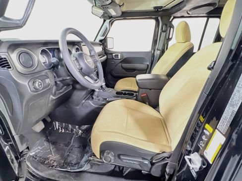 Used 2023 Jeep Gladiator Sport AWD/4WD image 19