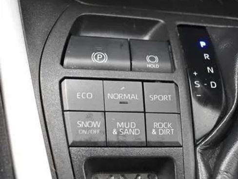 Used 2023 Toyota RAV4 LE AWD/4WD image 32