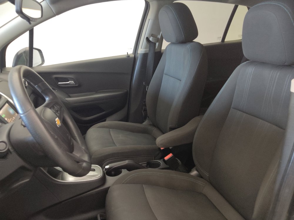 Used 2015 Chevrolet Trax LT w/ LT Sun and Sound Package FWD image 17