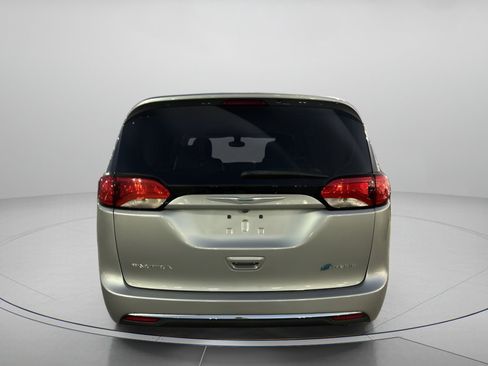 Used 2017 Chrysler Pacifica Touring Plus image 4