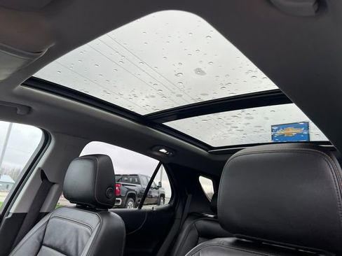 Used 2018 Chevrolet Equinox Premier image 10