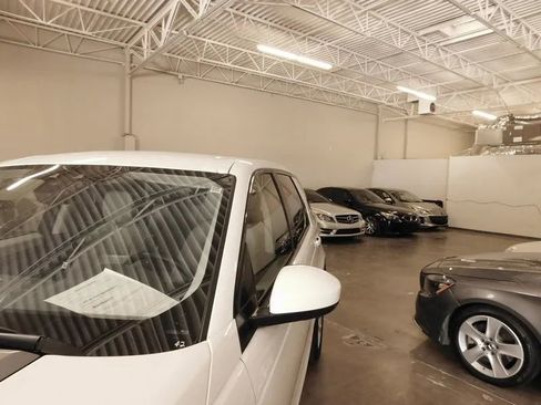 Used 2019 Land Rover Discovery Sport SE image 14