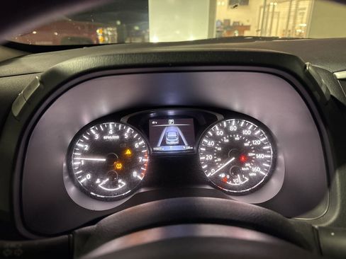 Used 2020 Nissan Pathfinder S image 9