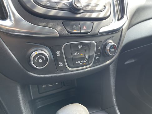 Used 2022 Chevrolet Equinox LT AWD/4WD image 19