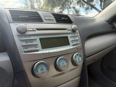 Used 2009 Toyota Camry LE image 23