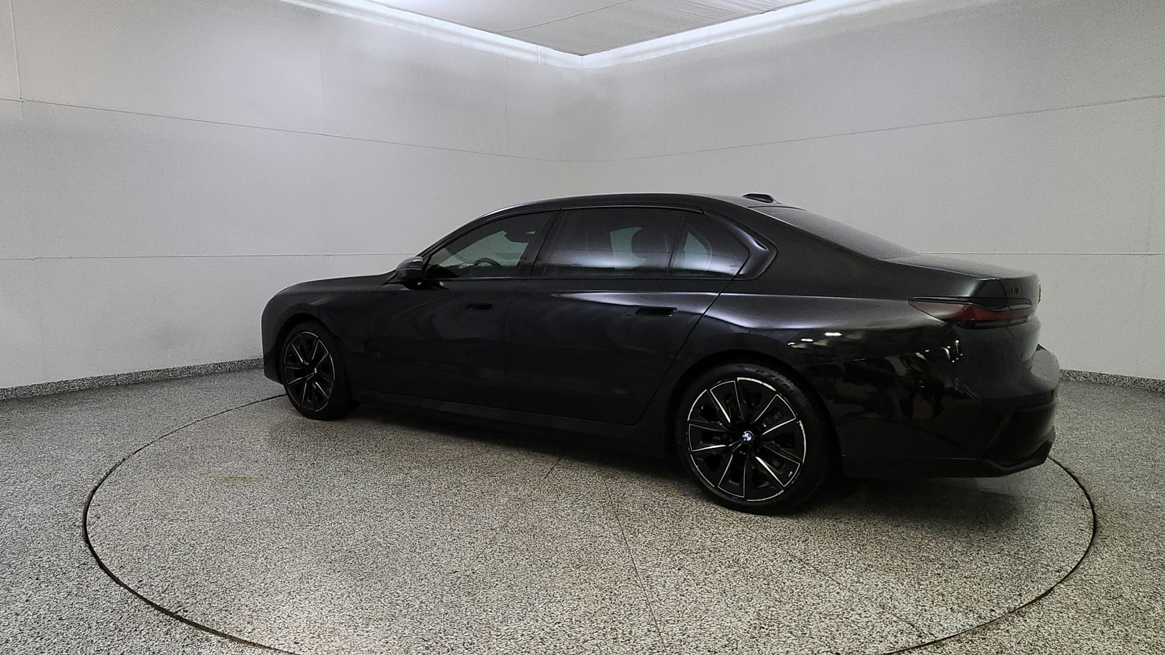 Used 2023 BMW i7 xDrive60 AWD/4WD image 5