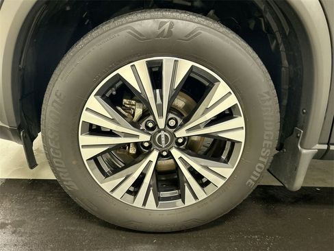 Used 2023 Nissan Rogue SV image 10