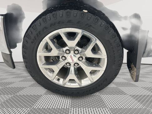 Used 2015 GMC Sierra 1500 SLT w/ SLT Crew Cab Value Package image 28