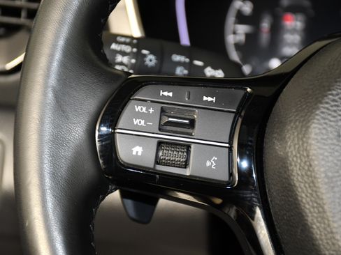Certified 2025 Honda Pilot Touring image 20