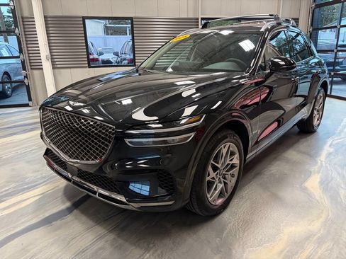 Used 2025 Genesis GV70 2.5T AWD/4WD image 3