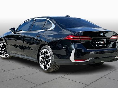 Used 2025 BMW 530i w/ Premium Package image 9