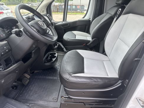 Used 2024 RAM ProMaster 2500 w/ Convenience Group FWD image 5