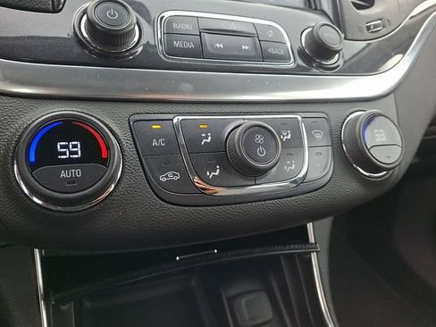 Used 2017 Chevrolet Impala LT FWD image 28