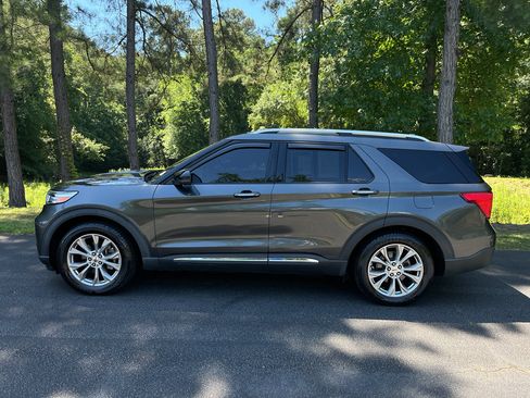 Used 2020 Ford Explorer Limited RWD image 5