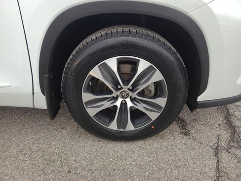 Used 2023 Toyota Highlander XLE image 13