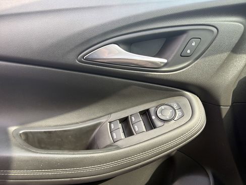 Used 2021 Buick Encore GX Preferred w/ Cold Weather Comfort Package AWD/4WD image 19