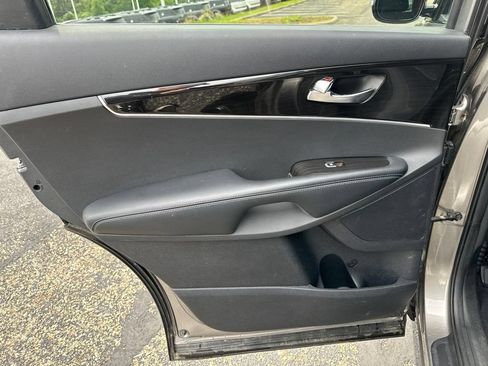 Used 2019 Kia Sorento AWD V6 image 29