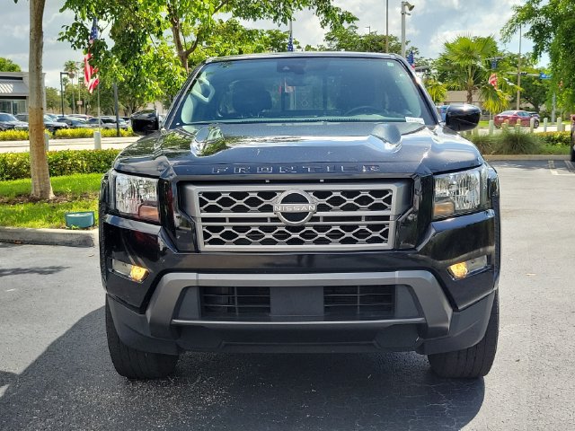 Used 2022 Nissan Frontier SV RWD image 2