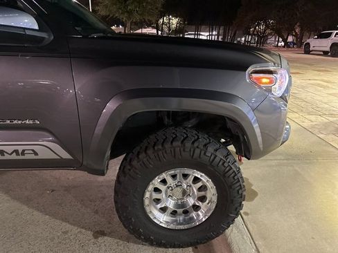 Used 2019 Toyota Tacoma SR5 image 16
